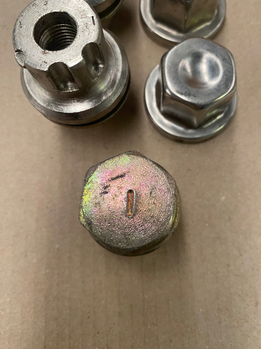 Locking Wheel Nut Kit (Alloy Wheels) | STC8843A | Genuine Land Rover - NOS OEM Part