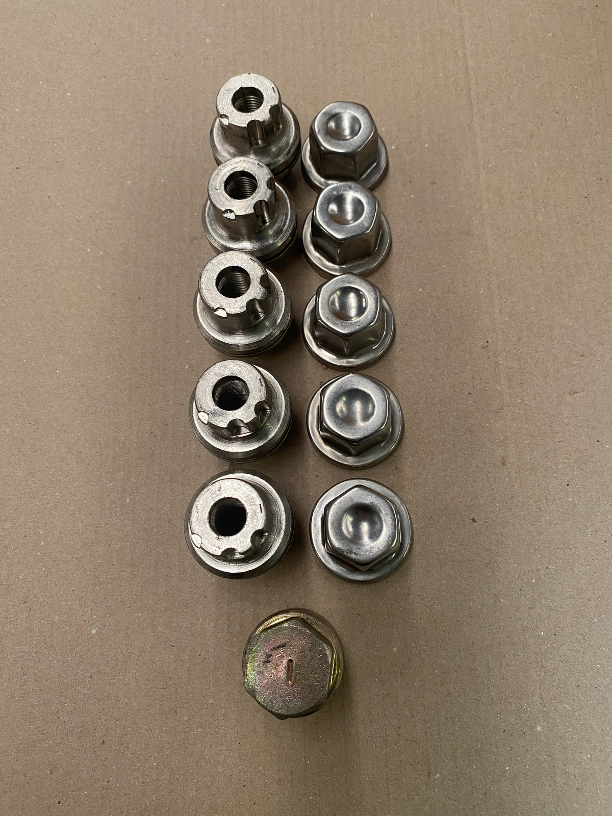 Locking Wheel Nut Kit (Alloy Wheels) | STC8843A | Genuine Land Rover - NOS OEM Part