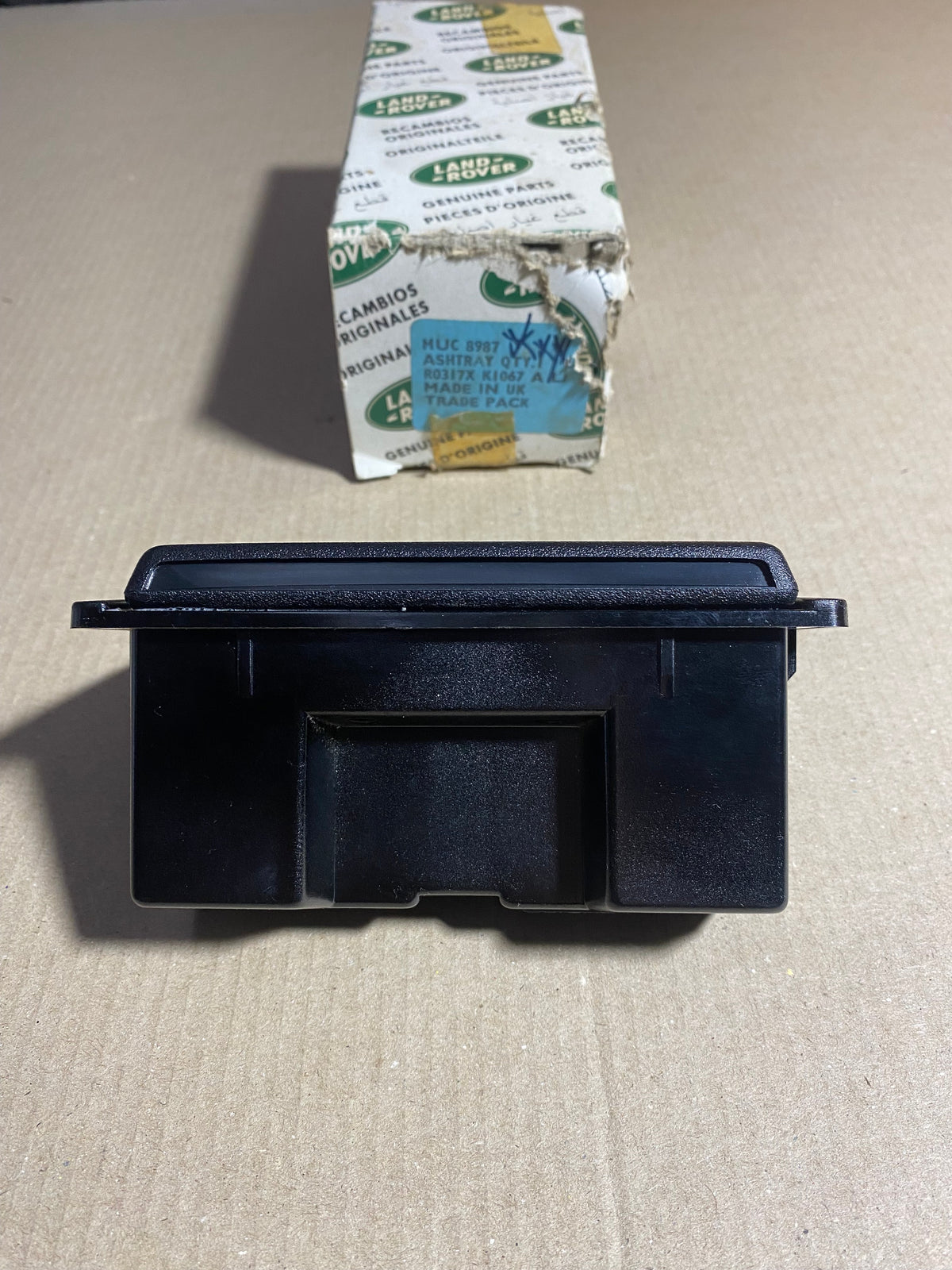 Transfer Case Tunnel Ashtray Assembly | MUC8987 | Genuine Land Rover - NOS OEM Part