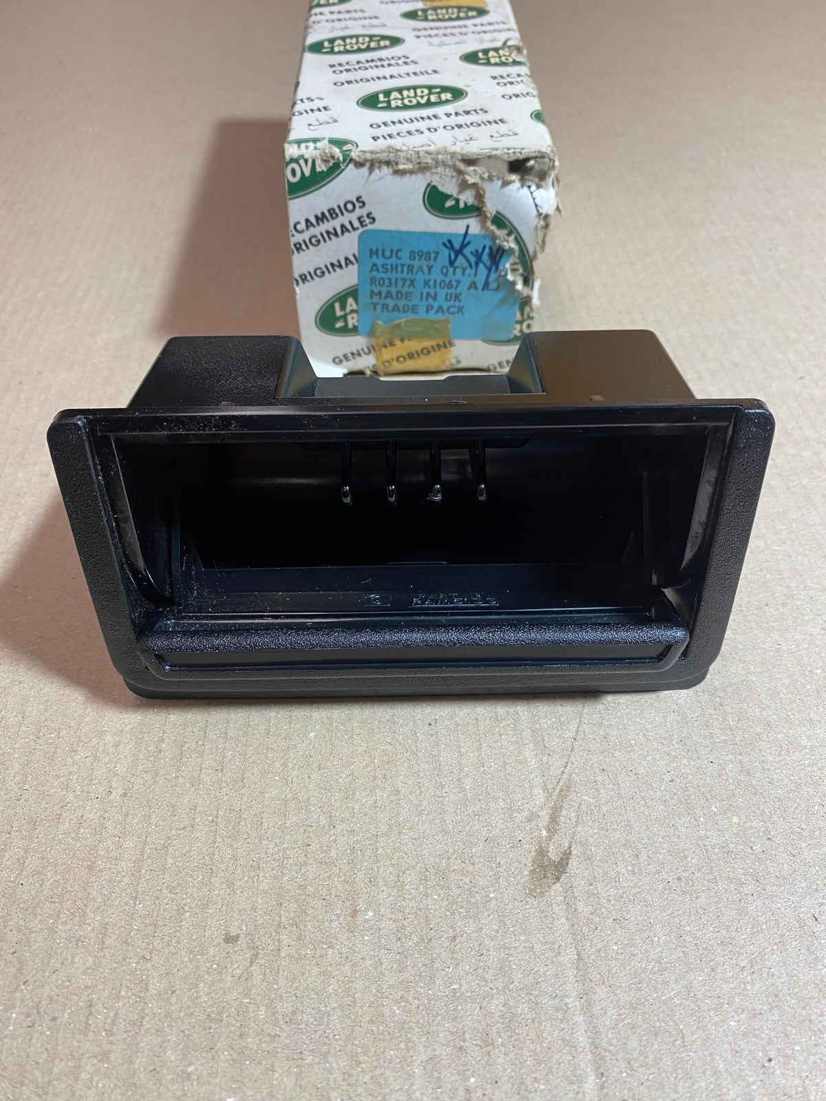 Transfer Case Tunnel Ashtray Assembly | MUC8987 | Genuine Land Rover - NOS OEM Part